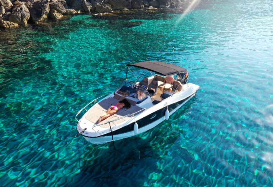 24.8 Ft Luxury Powerboat 
